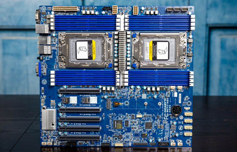 Carte mère Gigabyte avec deux réceptacles SP3